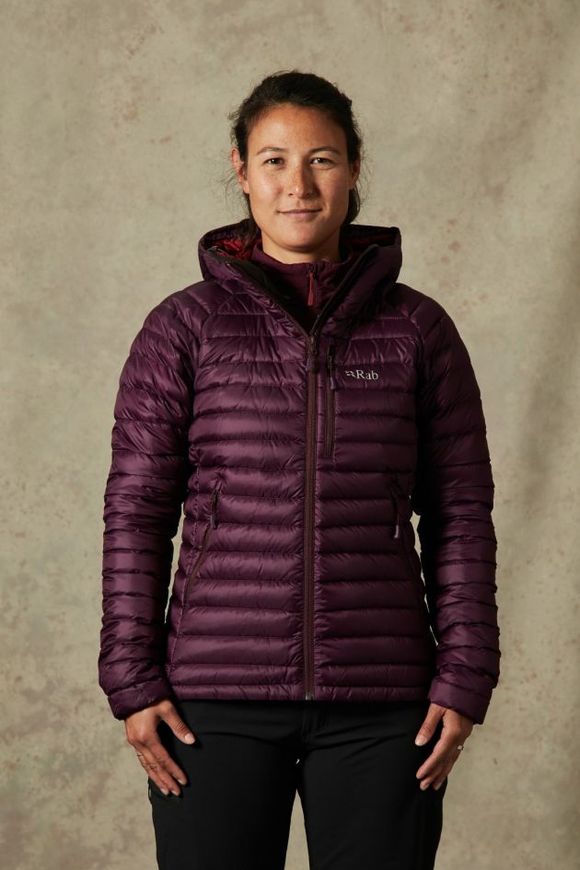 Легкий жіночий пуховик Rab Microlight Alpine wmns, EGGPLANT/ROCOCCO, 8 (821468863026)