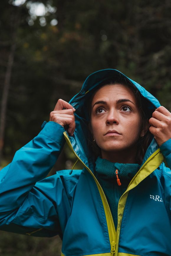 Мембранна куртка жіноча Rab Downpour Eco Jacket Wmns, NIGHTFALL BLUE, 14 (QWG-83-NB-14)